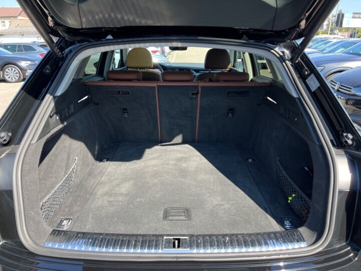 Abbildung Fahrzeugdetailansicht Audi e-tron - Nr. 15