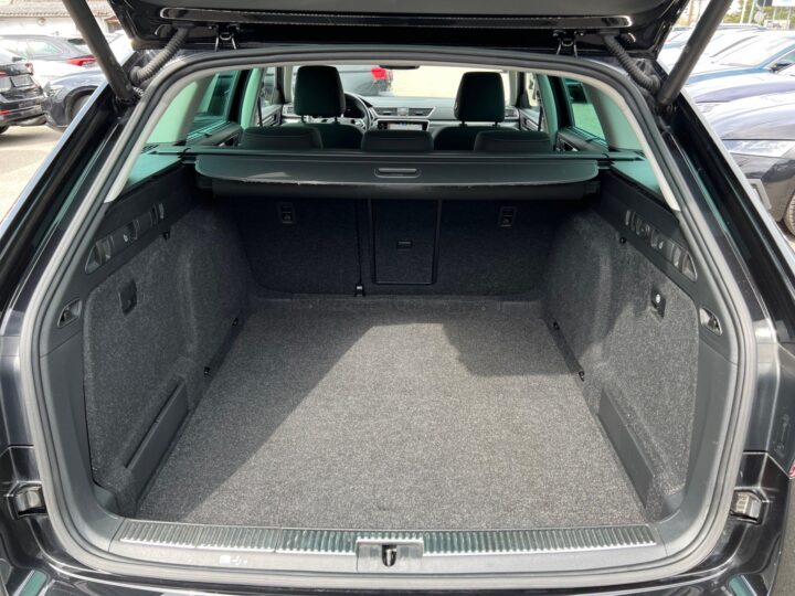 Abbildung Fahrzeugdetailansicht Skoda Superb - Nr. 14