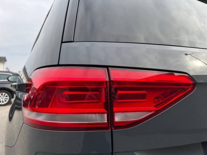 Abbildung Fahrzeugdetailansicht Volkswagen Touran - Nr. 37