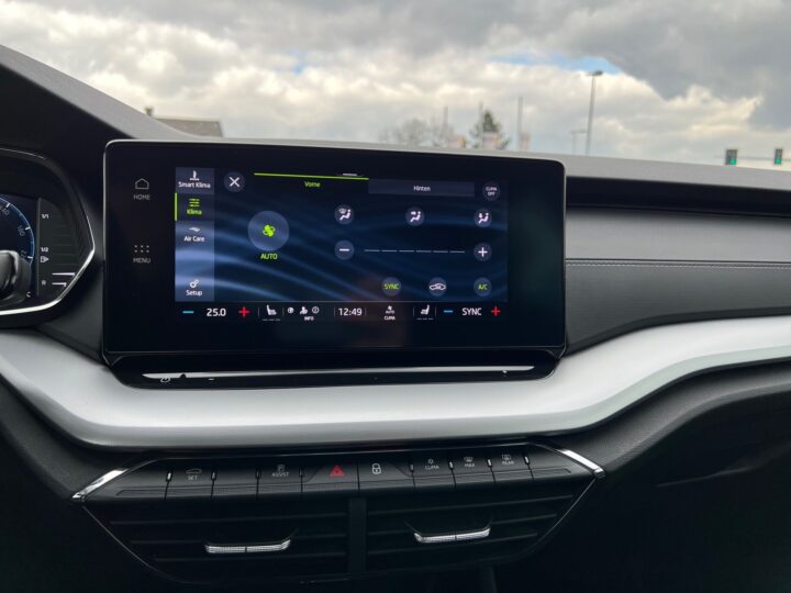 Abbildung Fahrzeugdetailansicht Skoda Octavia - Nr. 25