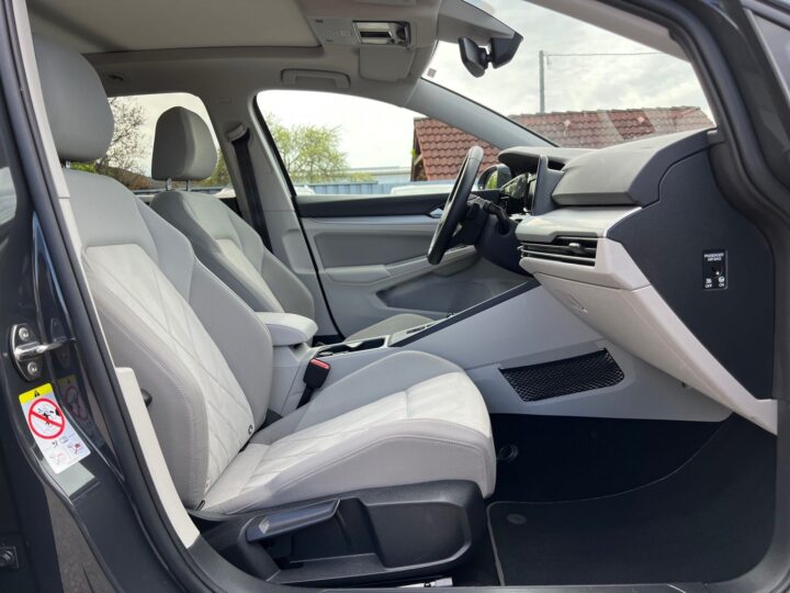 Abbildung Fahrzeugdetailansicht Volkswagen Golf Variant - Nr. 34