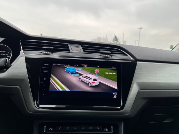 Abbildung Fahrzeugdetailansicht Volkswagen Touran - Nr. 22