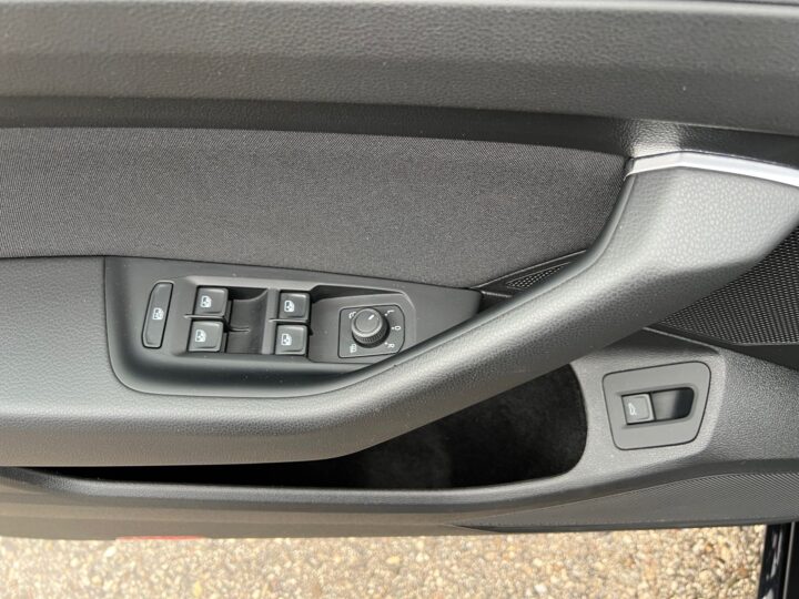 Abbildung Fahrzeugdetailansicht Volkswagen Passat Variant - Nr. 33