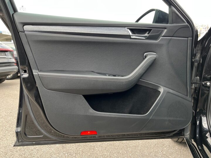 Abbildung Fahrzeugdetailansicht Skoda Superb - Nr. 30