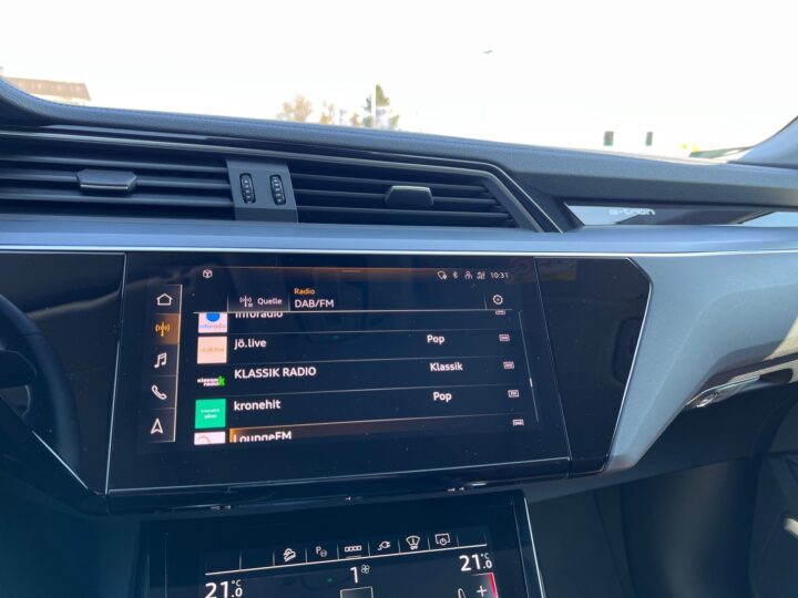 Abbildung Fahrzeugdetailansicht Audi e-tron - Nr. 20
