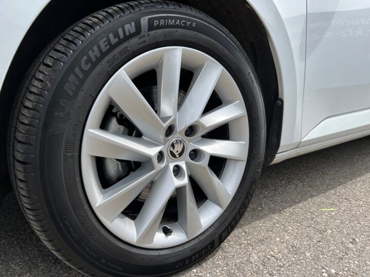 Abbildung Fahrzeugdetailansicht Skoda Superb - Nr. 36