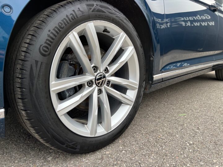 Abbildung Fahrzeugdetailansicht Volkswagen Passat Variant - Nr. 37