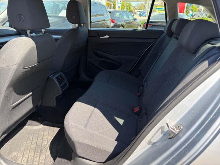 Abbildung Fahrzeugdetailansicht Volkswagen Golf Variant - Nr. 13