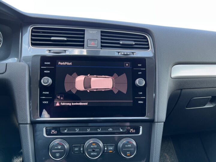 Abbildung Fahrzeugdetailansicht Volkswagen Golf Variant - Nr. 25