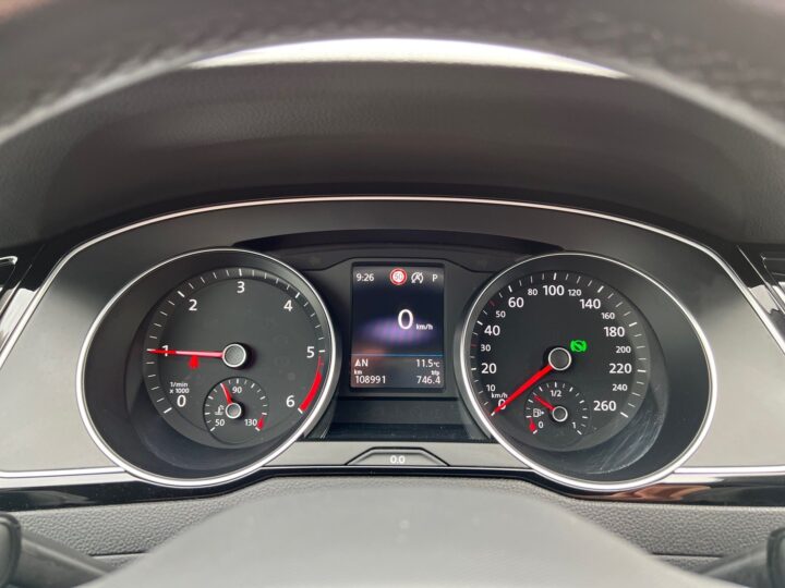 Abbildung Fahrzeugdetailansicht Volkswagen Passat Variant - Nr. 16