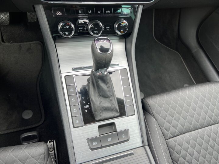 Abbildung Fahrzeugdetailansicht Skoda Superb - Nr. 28