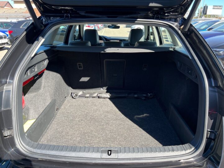 Abbildung Fahrzeugdetailansicht Skoda Octavia - Nr. 14