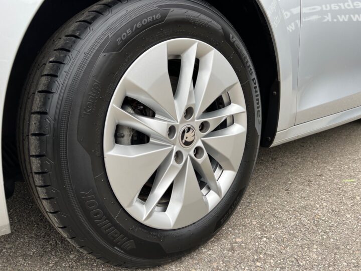 Abbildung Fahrzeugdetailansicht Skoda Octavia - Nr. 35