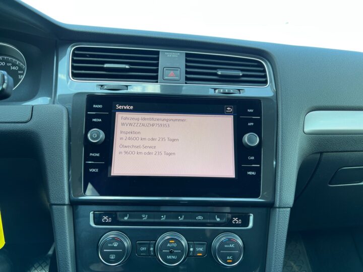 Abbildung Fahrzeugdetailansicht Volkswagen Golf Variant - Nr. 24