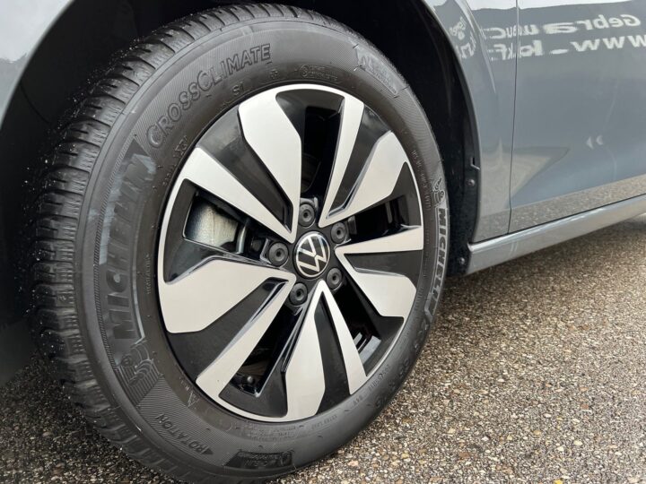 Abbildung Fahrzeugdetailansicht Volkswagen Golf - Nr. 36