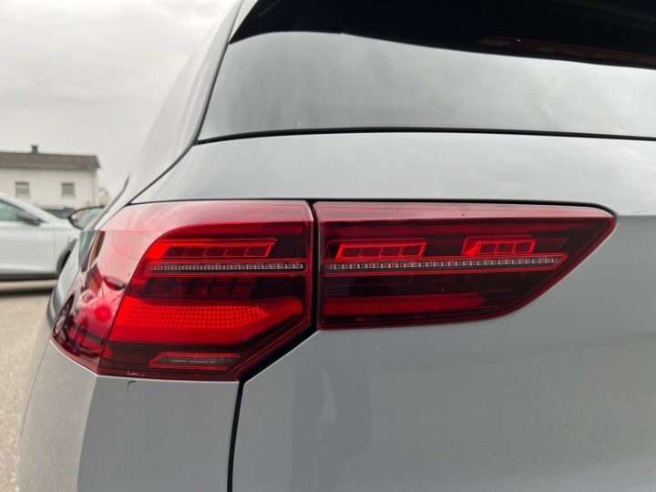 Abbildung Fahrzeugdetailansicht Volkswagen Golf - Nr. 38