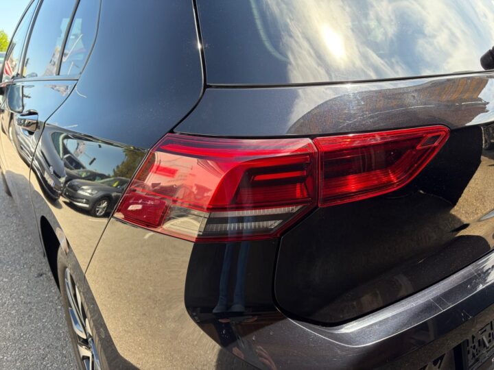 Abbildung Fahrzeugdetailansicht Volkswagen Golf - Nr. 32