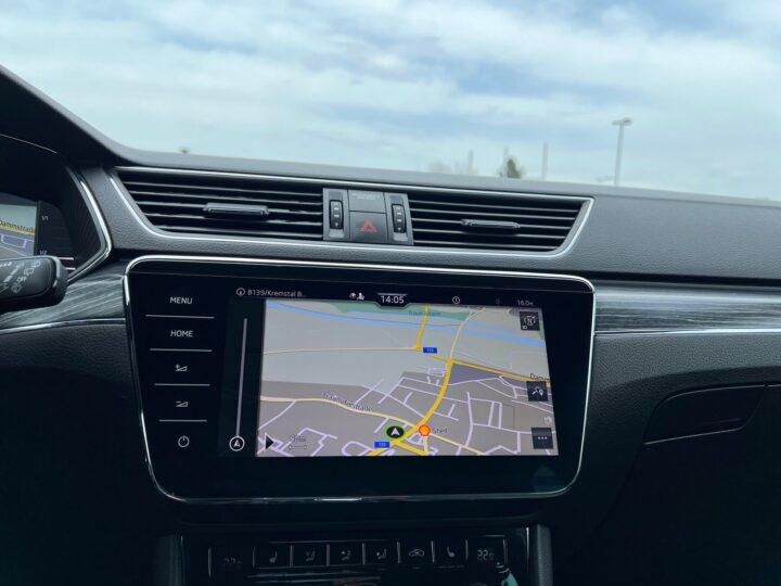 Abbildung Fahrzeugdetailansicht Skoda Superb - Nr. 24