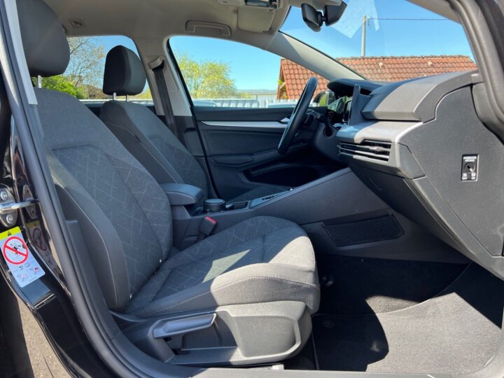 Abbildung Fahrzeugdetailansicht Volkswagen Golf Variant - Nr. 33