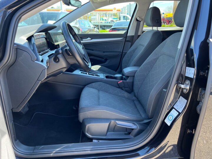 Abbildung Fahrzeugdetailansicht Volkswagen Golf Variant - Nr. 12