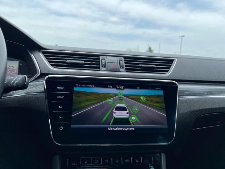 Abbildung Fahrzeugdetailansicht Skoda Superb - Nr. 23