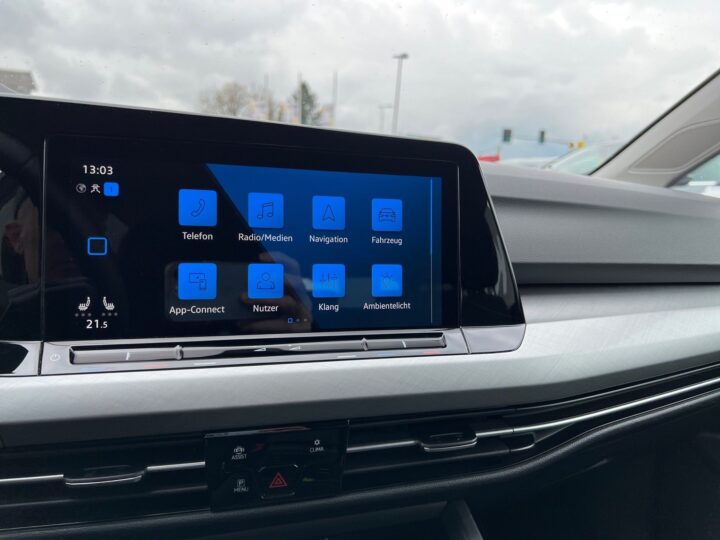 Abbildung Fahrzeugdetailansicht Volkswagen Golf Variant - Nr. 18