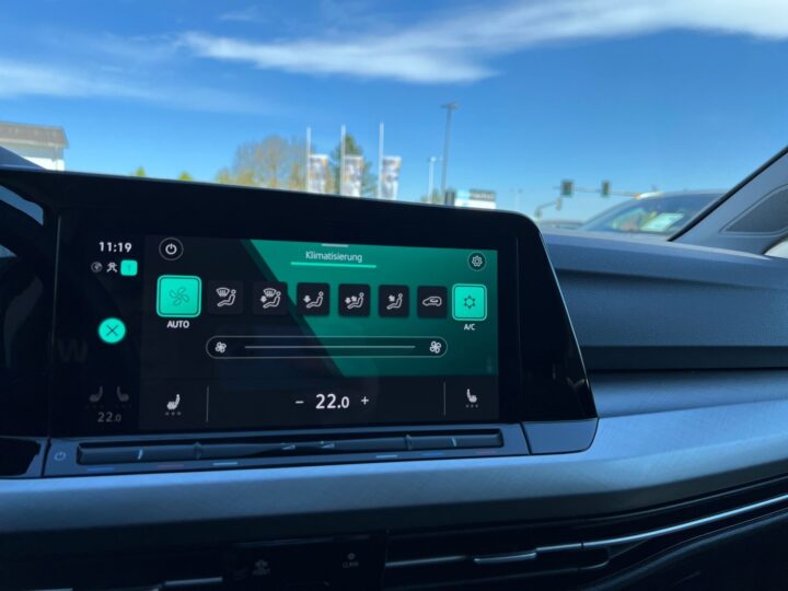 Abbildung Fahrzeugdetailansicht Volkswagen Golf Variant - Nr. 25