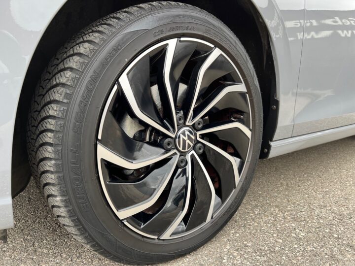 Abbildung Fahrzeugdetailansicht Volkswagen Golf - Nr. 36