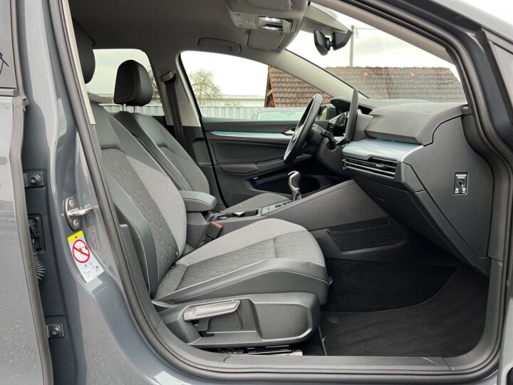 Abbildung Fahrzeugdetailansicht Volkswagen Golf - Nr. 33