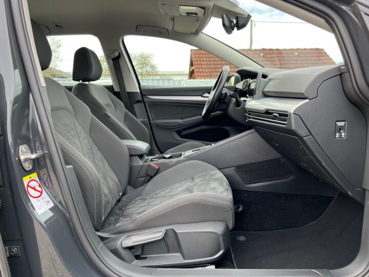 Abbildung Fahrzeugdetailansicht Volkswagen Golf Variant - Nr. 34