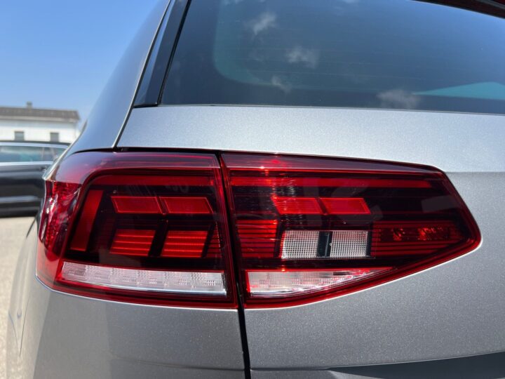 Abbildung Fahrzeugdetailansicht Volkswagen Passat Variant - Nr. 38