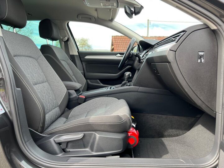 Abbildung Fahrzeugdetailansicht Volkswagen Passat Variant - Nr. 34