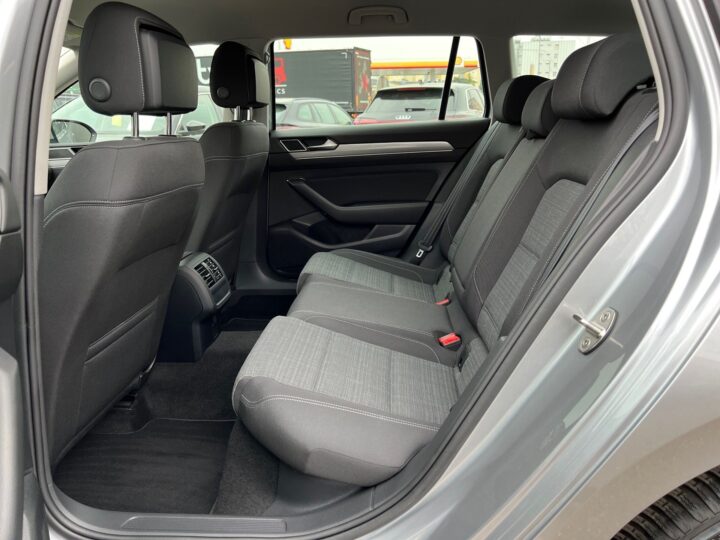Abbildung Fahrzeugdetailansicht Volkswagen Passat Variant - Nr. 13
