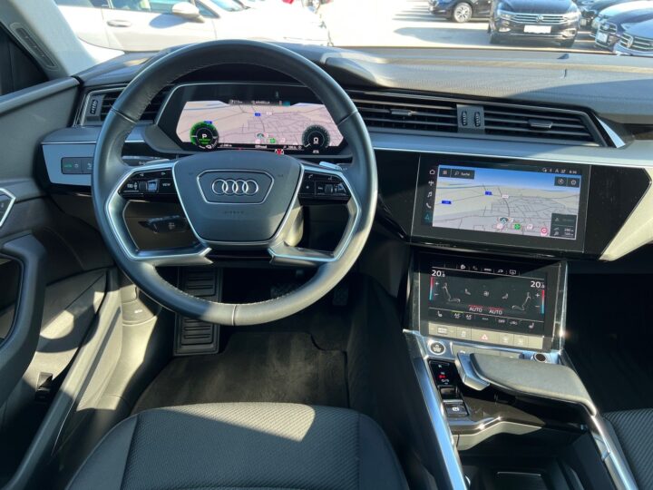 Abbildung Fahrzeugdetailansicht Audi e-tron - Nr. 11