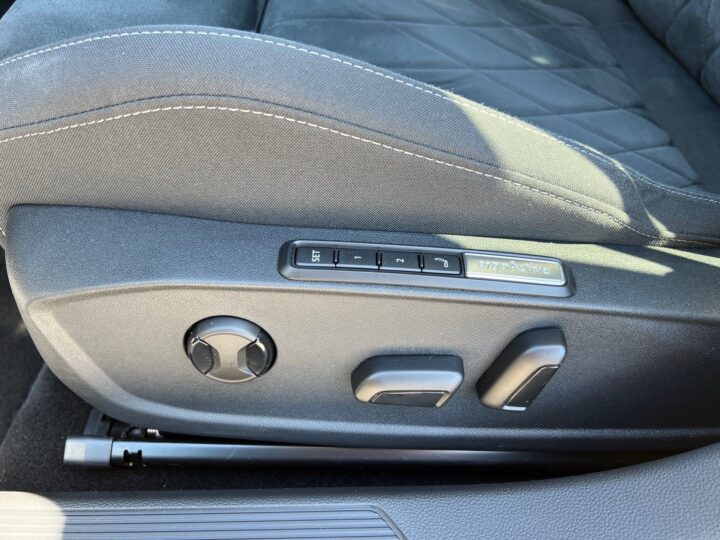 Abbildung Fahrzeugdetailansicht Volkswagen Golf Variant - Nr. 31