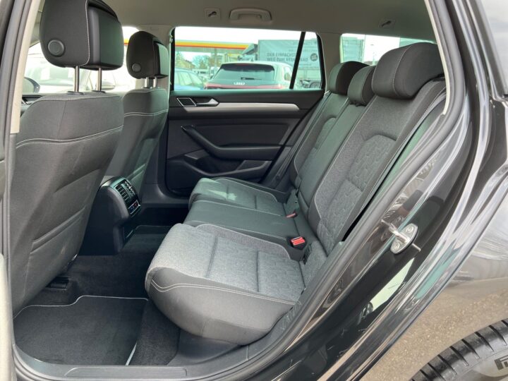 Abbildung Fahrzeugdetailansicht Volkswagen Passat Variant - Nr. 13