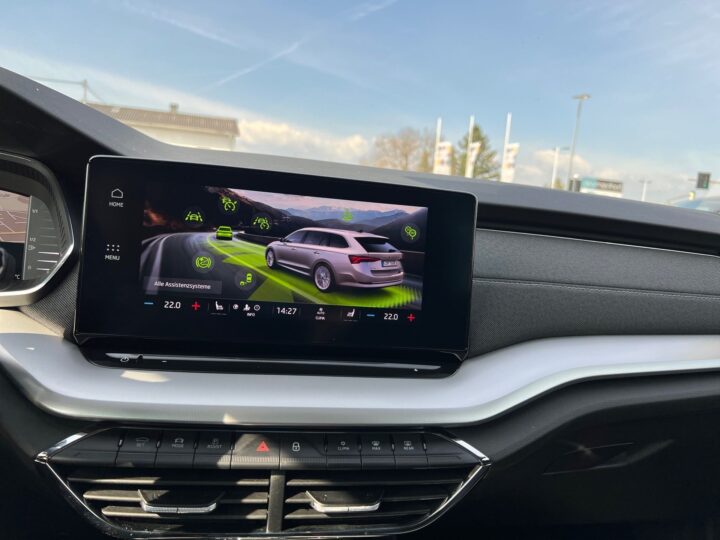 Abbildung Fahrzeugdetailansicht Skoda Octavia - Nr. 22