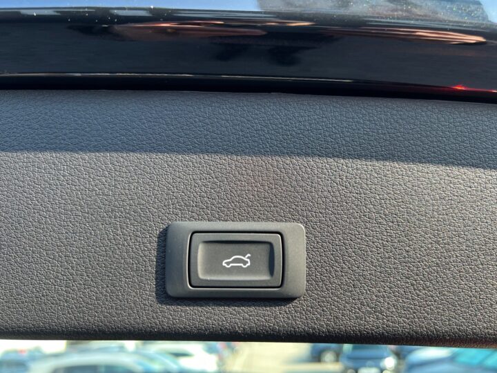 Abbildung Fahrzeugdetailansicht Audi e-tron - Nr. 38