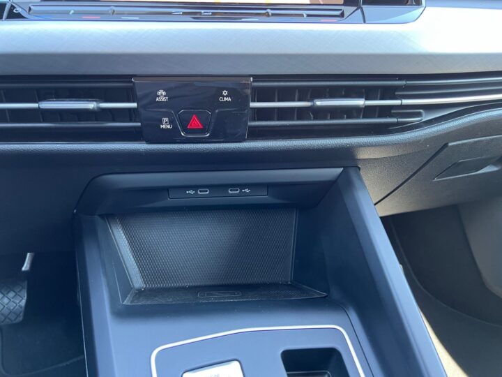 Abbildung Fahrzeugdetailansicht Volkswagen Golf Variant - Nr. 28