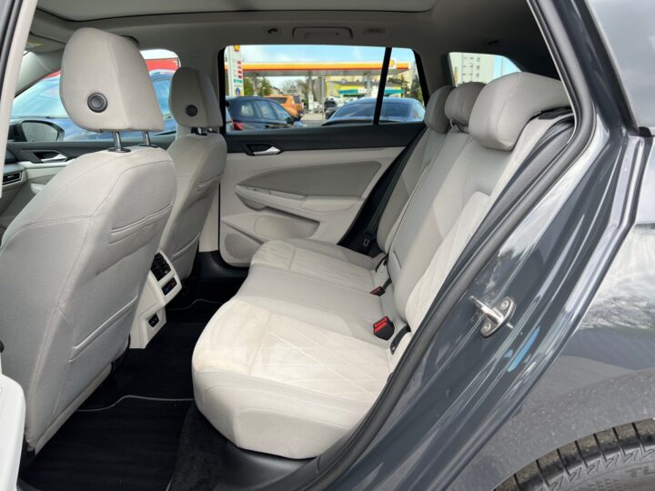 Abbildung Fahrzeugdetailansicht Volkswagen Golf Variant - Nr. 13