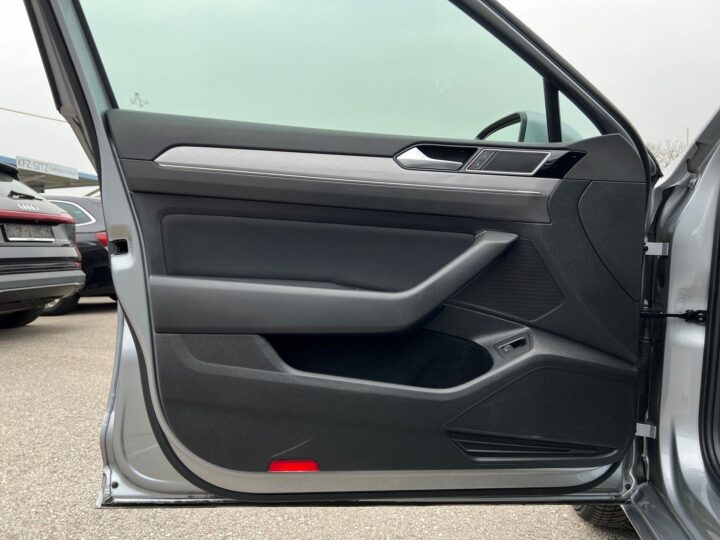 Abbildung Fahrzeugdetailansicht Volkswagen Passat Variant - Nr. 29