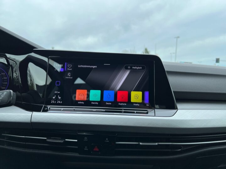 Abbildung Fahrzeugdetailansicht Volkswagen Golf Variant - Nr. 22