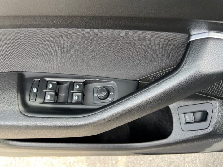 Abbildung Fahrzeugdetailansicht Volkswagen Passat Variant - Nr. 32