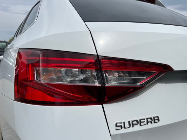 Abbildung Fahrzeugdetailansicht Skoda Superb - Nr. 37