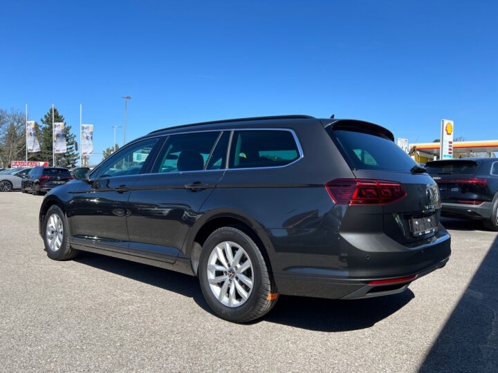 Abbildung Fahrzeugdetailansicht Volkswagen Passat Variant - Nr. 4