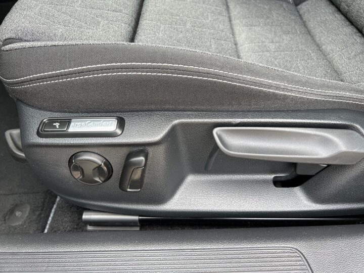 Abbildung Fahrzeugdetailansicht Volkswagen Passat Variant - Nr. 31