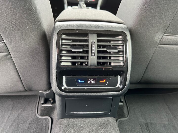 Abbildung Fahrzeugdetailansicht Volkswagen Passat Variant - Nr. 31