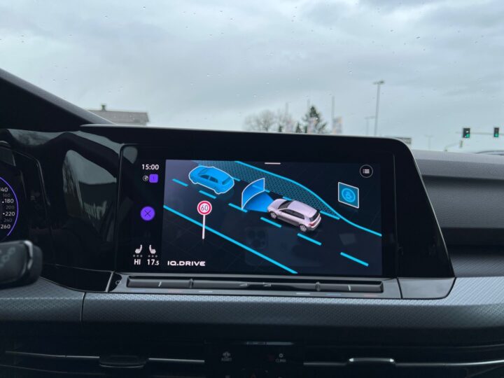 Abbildung Fahrzeugdetailansicht Volkswagen Golf - Nr. 24