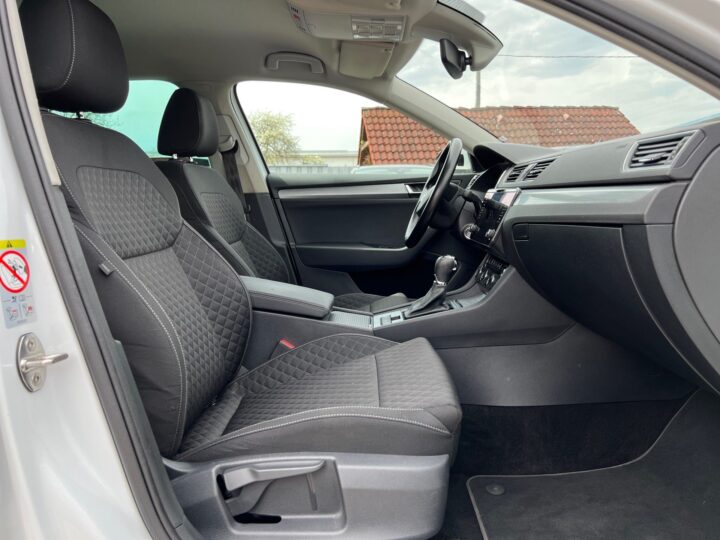 Abbildung Fahrzeugdetailansicht Skoda Superb - Nr. 33