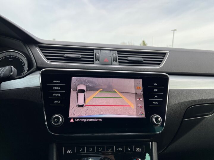 Abbildung Fahrzeugdetailansicht Skoda Superb - Nr. 26